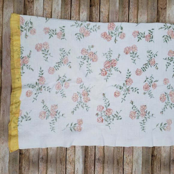 Vintage 70s Woven Cotton Blanket / Throw with floral design - Picture 8 of 11